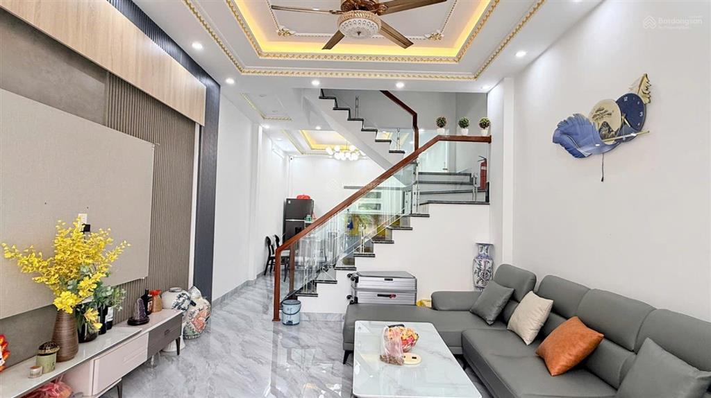 Nhà tuyến 2 thiên lôi oto đỗ cửa