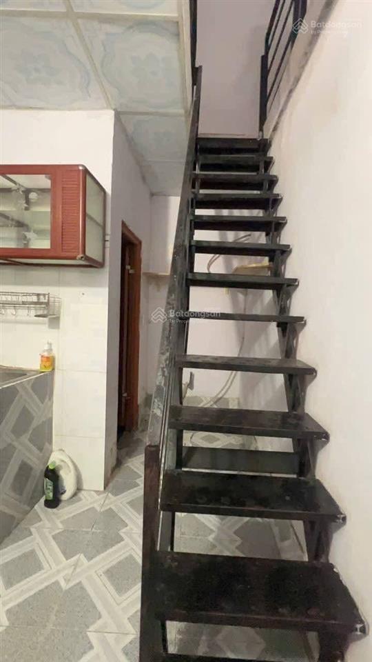 Bán nhà cấp 4 có gác lửng, sát chợ kcn sóng thần, phường dĩ an, dt 48m2, sổ đỏ giá 2,7tỷ hẻm xe hơi