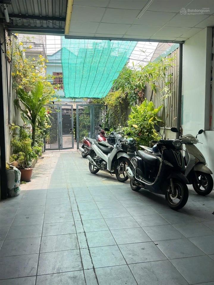 Bán nhà cấp 4 có gác lửng, sát chợ kcn sóng thần, phường dĩ an, dt 48m2, sổ đỏ giá 2,7tỷ hẻm xe hơi