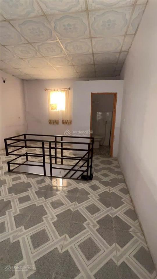 Bán nhà cấp 4 có gác lửng, sát chợ kcn sóng thần, phường dĩ an, dt 48m2, sổ đỏ giá 2,7tỷ hẻm xe hơi