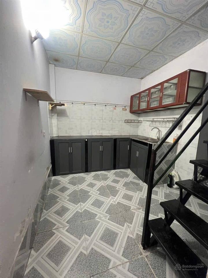 Bán nhà cấp 4 có gác lửng, sát chợ kcn sóng thần, phường dĩ an, dt 48m2, sổ đỏ giá 2,7tỷ hẻm xe hơi