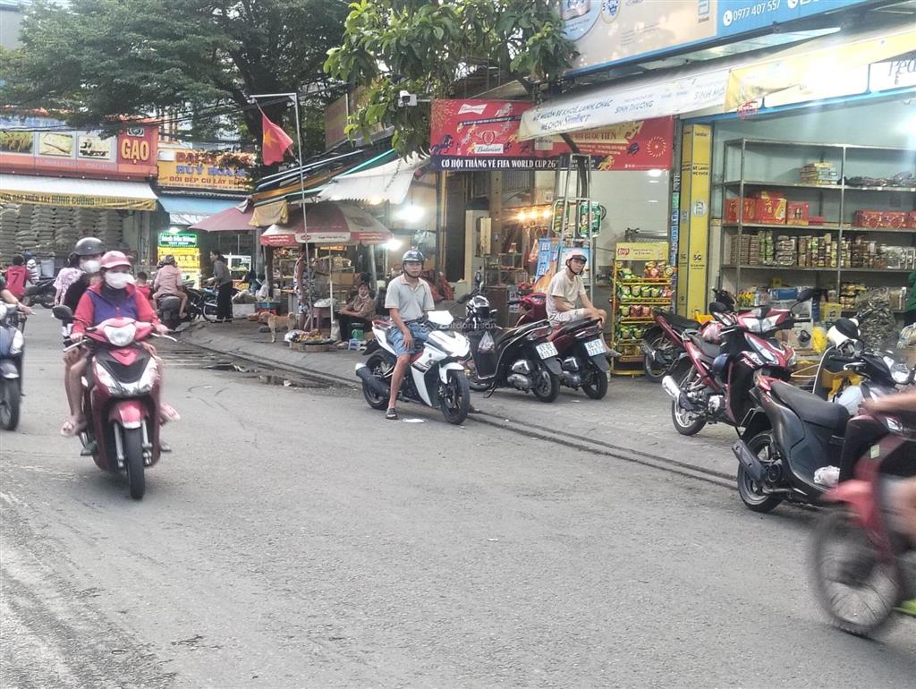 Bán nhà cấp 4 có gác lửng, sát chợ kcn sóng thần, phường dĩ an, dt 48m2, sổ đỏ giá 2,7tỷ hẻm xe hơi