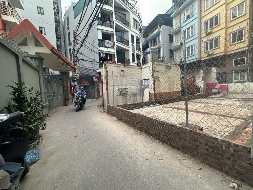 Phù hợp xây ở, đầu tư  đất định công  ô tô đỗ gần  xung quanh xây 7 tầng  nhỉnh 8 tỷ