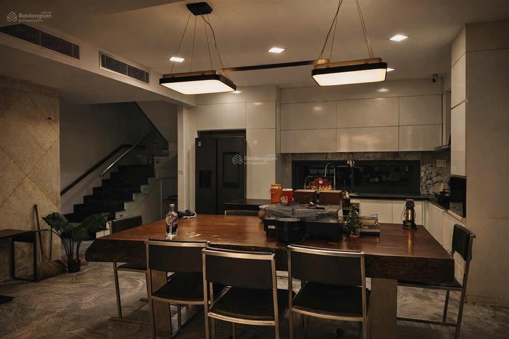 Cho thuê biệt thự 5 phòng ngủ full nội thất cao cấp ngay sân bay