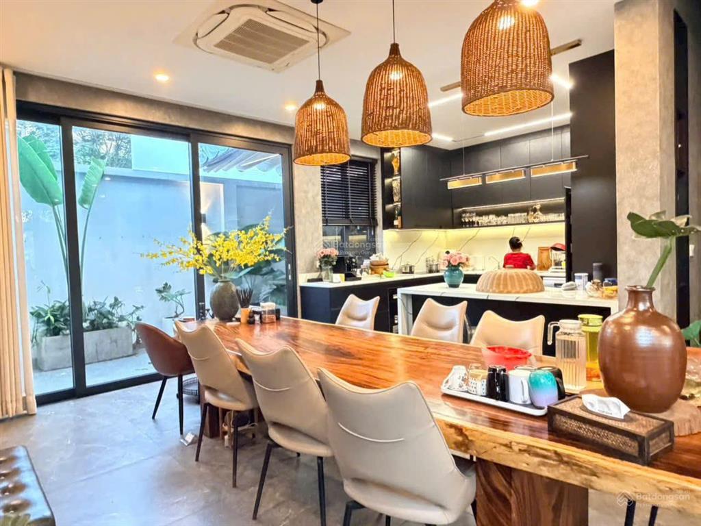 Bán biệt thự đường liên phường full nội thất nhà mới khu vực có bảo vệ