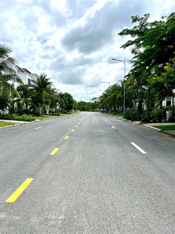 Bán gấp biệt thự 2,65 tỷ tại west lakes golf & villas, dtsd 200m2 (1 trệt 2 lầu)