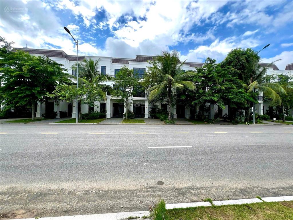 Bán gấp biệt thự 2,65 tỷ tại west lakes golf & villas, dtsd 200m2 (1 trệt 2 lầu)