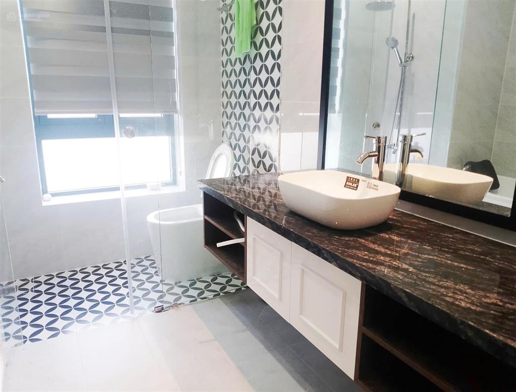Cho thuê biệt thự đầy đủ nội thất cao cấp giá 10 triệu/tháng, west lakes golf & villas, 200m2