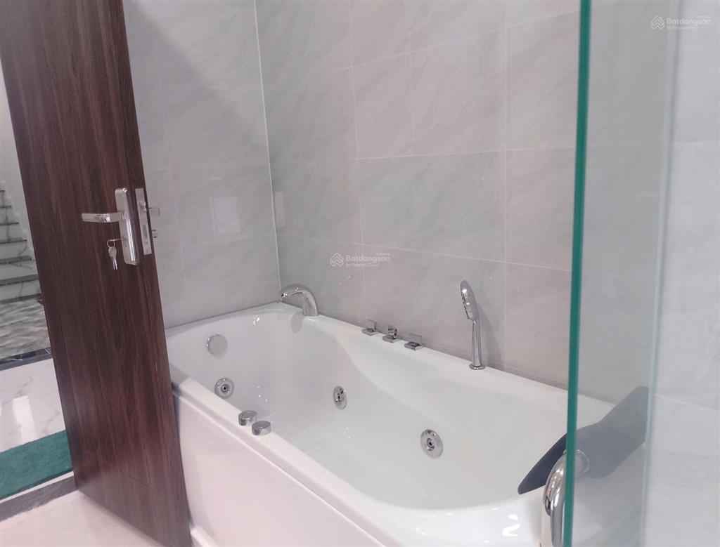 Cho thuê biệt thự đầy đủ nội thất cao cấp giá 10 triệu/tháng, west lakes golf & villas, 200m2