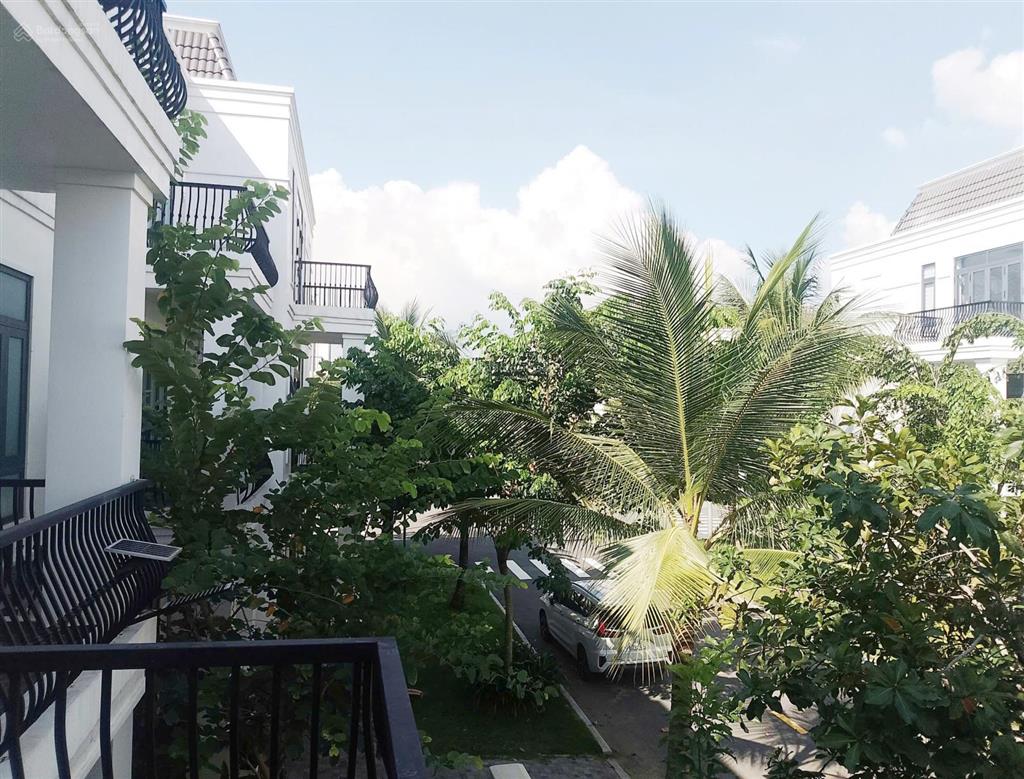 Cho thuê biệt thự đầy đủ nội thất cao cấp giá 10 triệu/tháng, west lakes golf & villas, 200m2