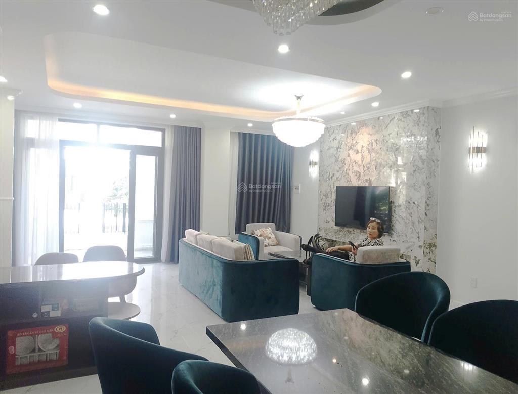 Cho thuê biệt thự đầy đủ nội thất cao cấp giá 10 triệu/tháng, west lakes golf & villas, 200m2
