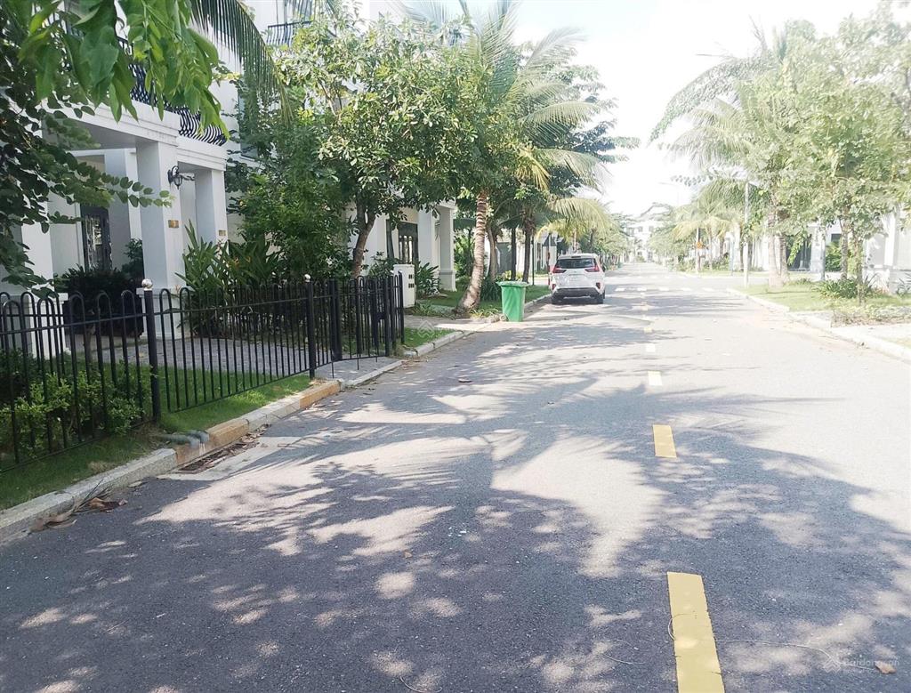 Cho thuê biệt thự đầy đủ nội thất cao cấp giá 10 triệu/tháng, west lakes golf & villas, 200m2