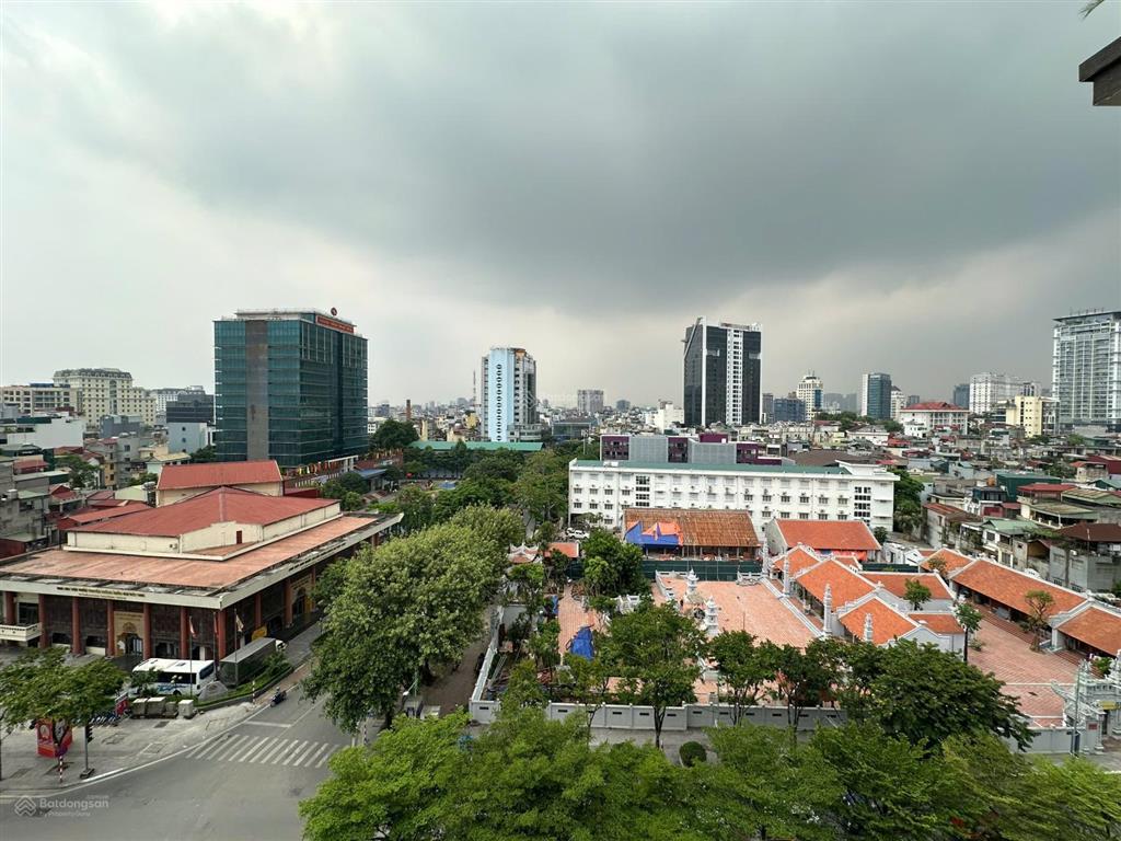 Cho thuê tòa nhà 9 tầng 240m2 mới hoàn thiện góc ngã 4 kim mã, giang văn minh