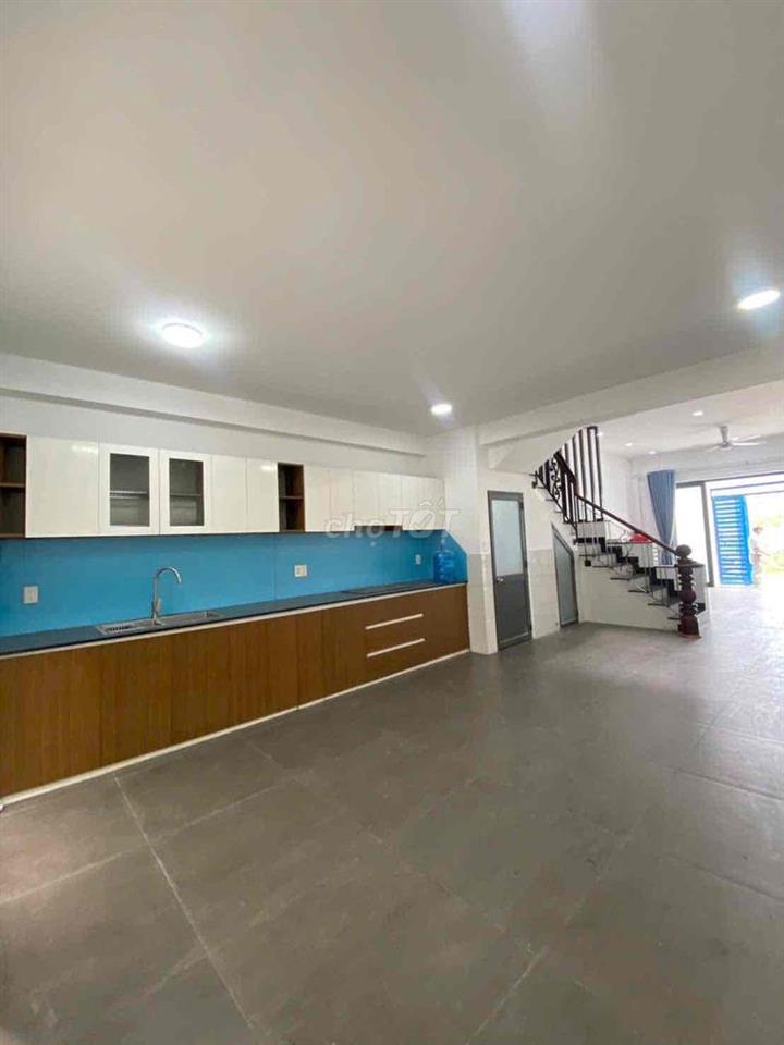 CHỦ GẤP BÁN NHÀ HẺM XE TẢI TỈNH LỘ 10. NGANG 5.1M DÀI 15.7 M. 3 TẦNG
