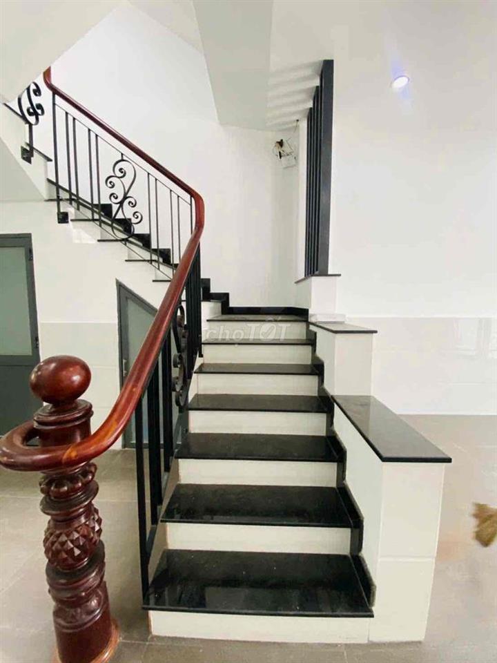 CHỦ GẤP BÁN NHÀ HẺM XE TẢI TỈNH LỘ 10. NGANG 5.1M DÀI 15.7 M. 3 TẦNG