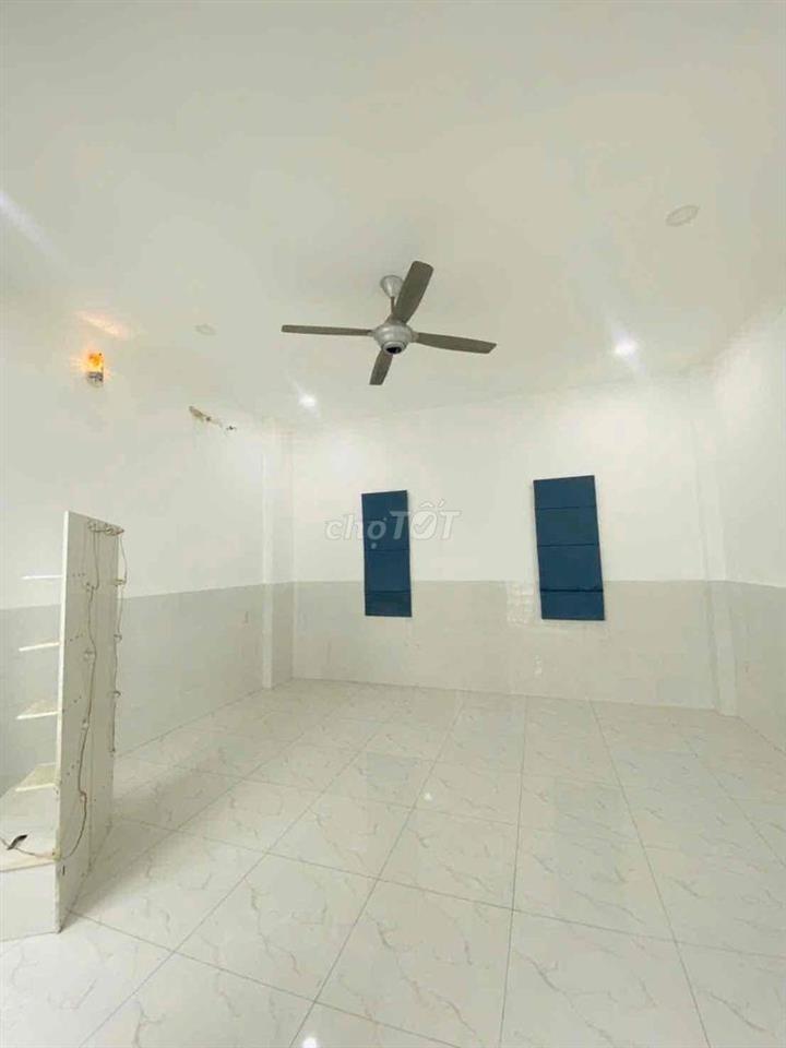 CHỦ GẤP BÁN NHÀ HẺM XE TẢI TỈNH LỘ 10. NGANG 5.1M DÀI 15.7 M. 3 TẦNG