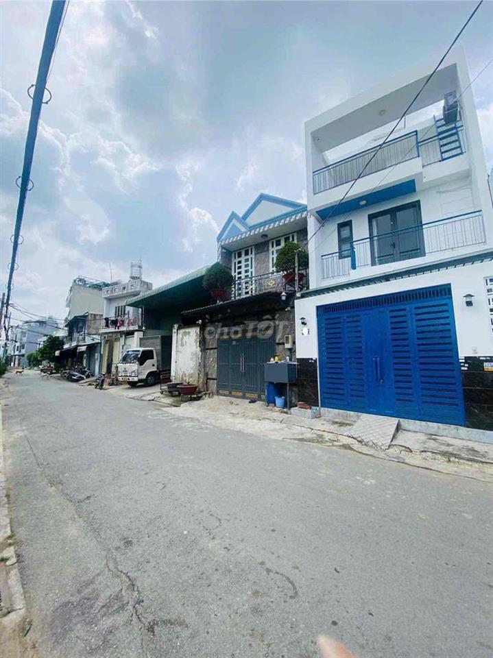 CHỦ GẤP BÁN NHÀ HẺM XE TẢI TỈNH LỘ 10. NGANG 5.1M DÀI 15.7 M. 3 TẦNG
