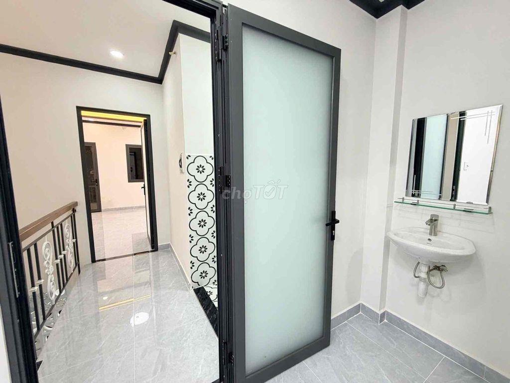 LÔ GÓC HẺM XE HƠI CHẾ LAN VIÊN TÂN PHÚ