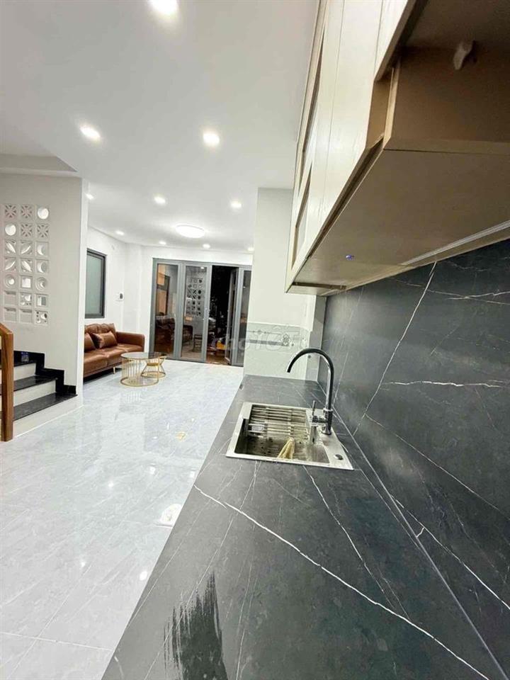 LÔ GÓC HẺM XE HƠI CHẾ LAN VIÊN TÂN PHÚ