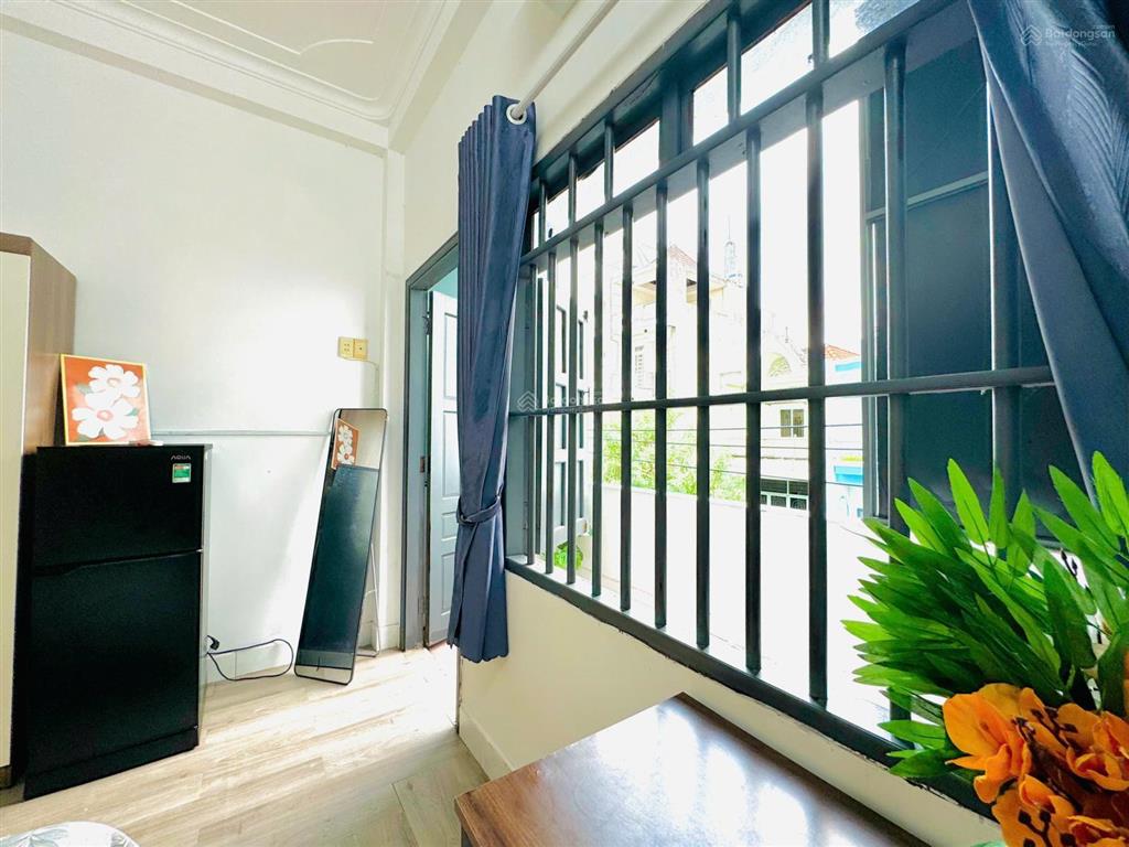 Căn hộ 1 phòng ngủ tách bếp  ban công