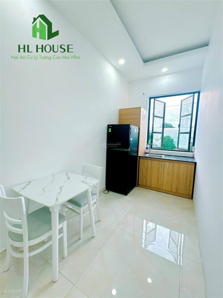 Căn hộ chung cư 1pn  tách bếp  cửa sổ