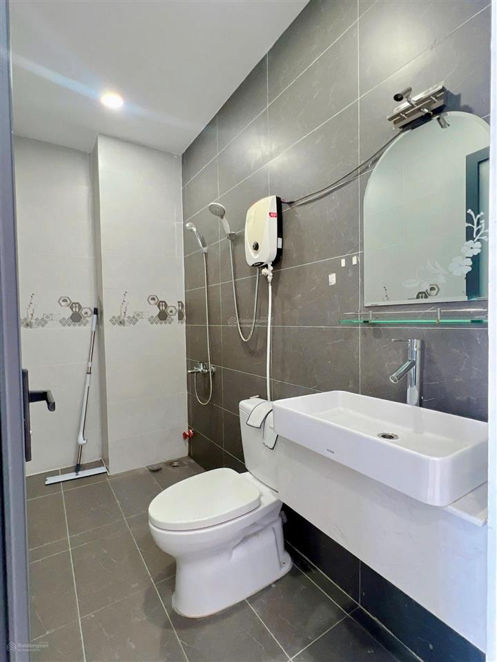Căn hộ chung cư 1pn  tách bếp  cửa sổ