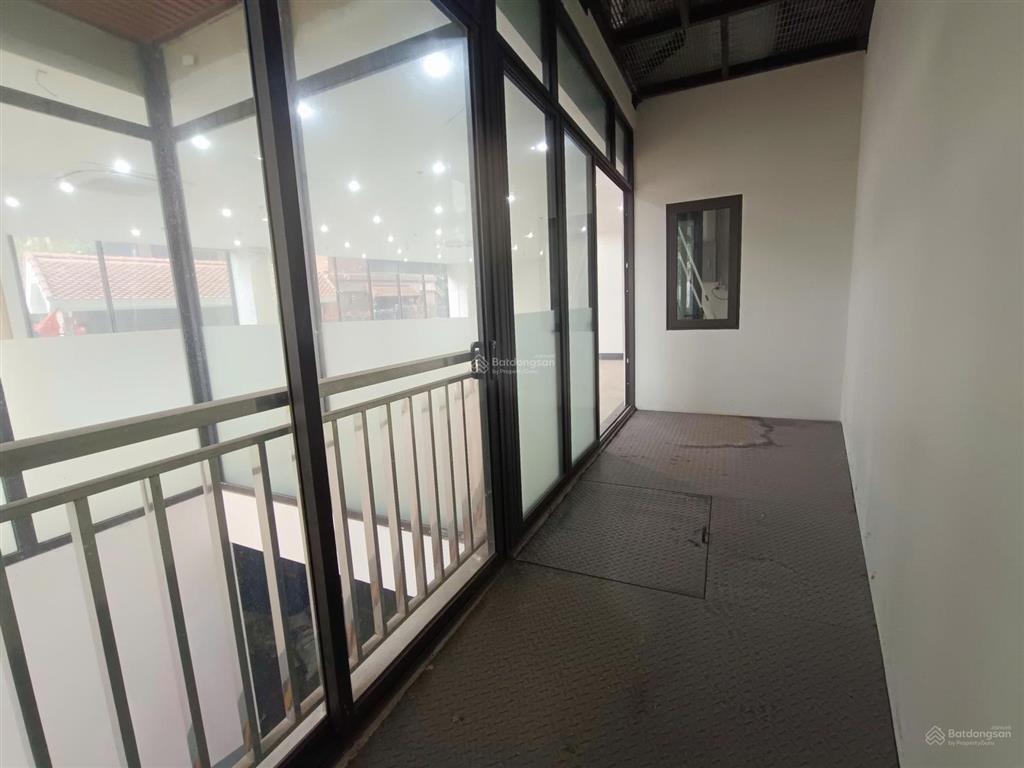 Chính chủ cho thuê tầng 1 200m, mặt tiền 10m, đường 25m, đối diện hồ thanh liệt
