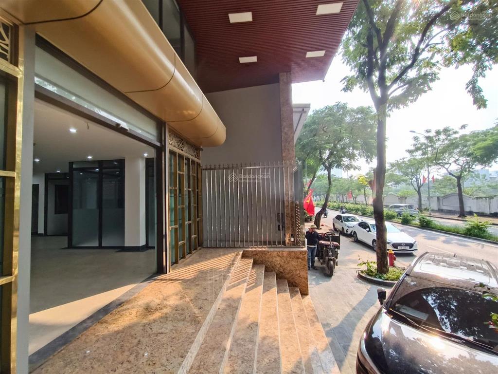 Chính chủ cho thuê tầng 1 200m, mặt tiền 10m, đường 25m, đối diện hồ thanh liệt