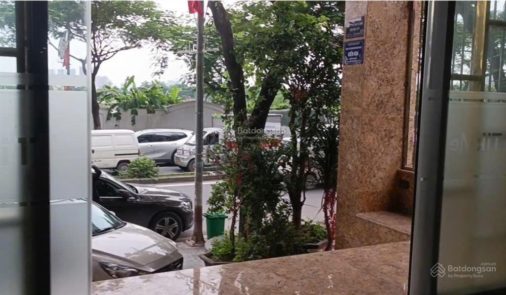 Chính chủ cho thuê tầng 1 200m, mặt tiền 10m, đường 25m, đối diện hồ thanh liệt