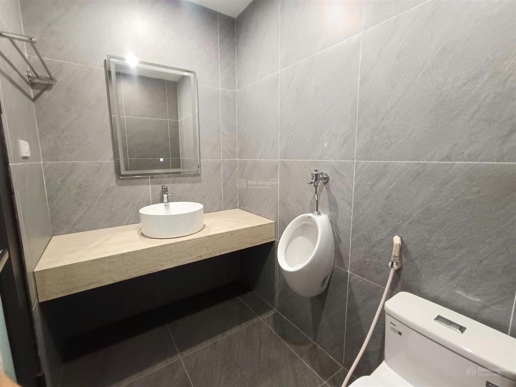 Chính chủ cho thuê tầng 1 200m, mặt tiền 10m, đường 25m, đối diện hồ thanh liệt