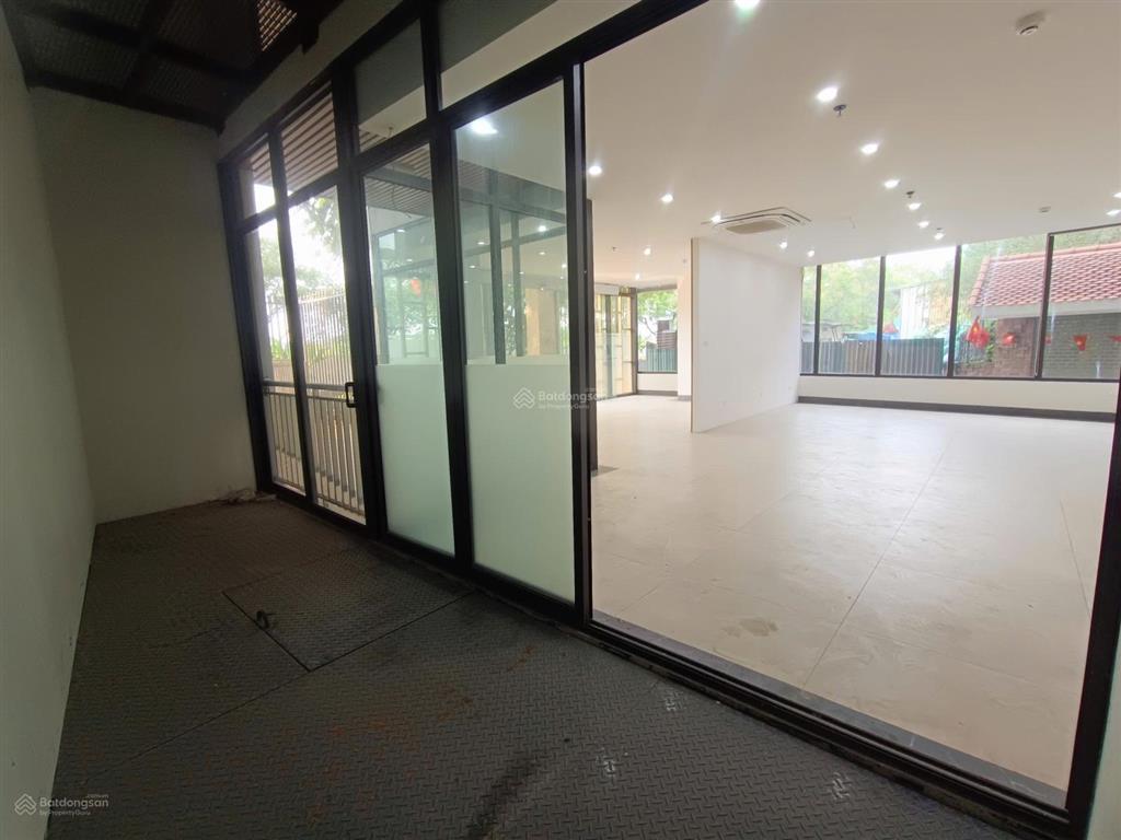 Chính chủ cho thuê tầng 1 200m, mặt tiền 10m, đường 25m, đối diện hồ thanh liệt