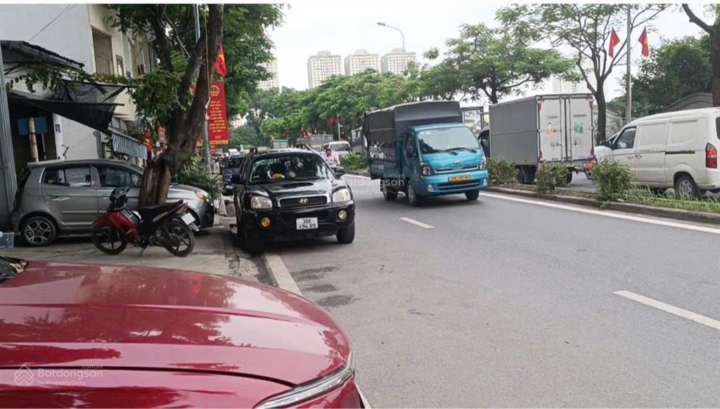 Chính chủ cho thuê tầng 1 200m, mặt tiền 10m, đường 25m, đối diện hồ thanh liệt