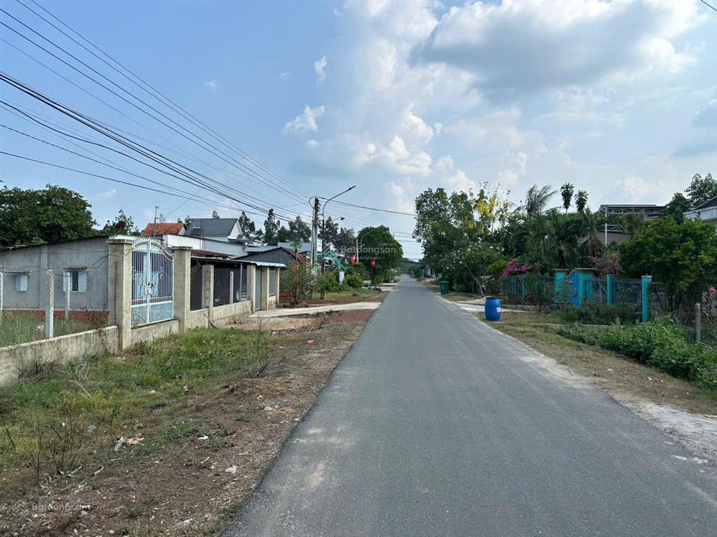 Bán lô đất 20 mét mặt tiền đường nhựa sát thị trấn tân châu