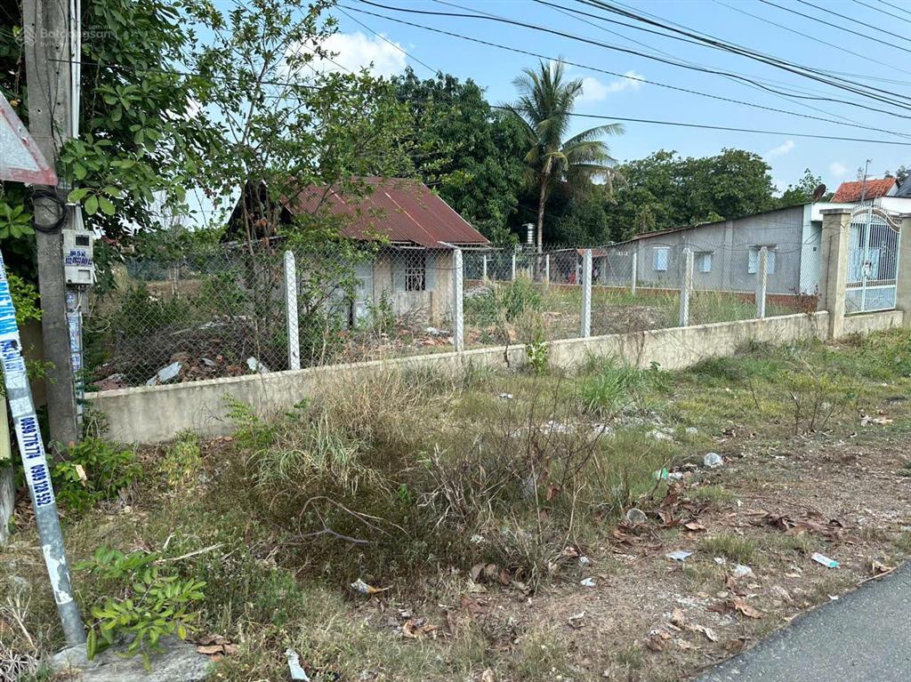 Bán lô đất 20 mét mặt tiền đường nhựa sát thị trấn tân châu