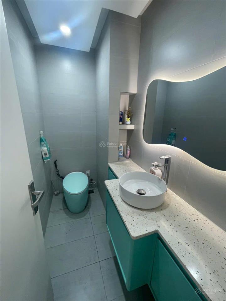Nhà mtkd 26 lý thường kiệt, p7, q10. dt 3.8 x 17m. 5 lầu giá 32.8 tỷ tl 0906 691 ***