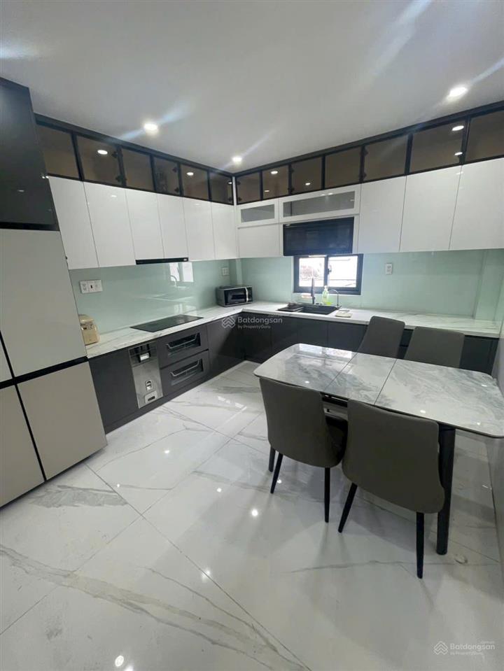 Nhà mtkd 26 lý thường kiệt, p7, q10. dt 3.8 x 17m. 5 lầu giá 32.8 tỷ tl 0906 691 ***