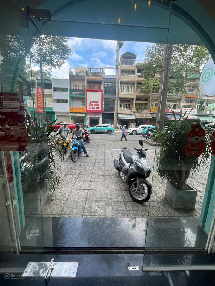 Nhà mtkd 26 lý thường kiệt, p7, q10. dt 3.8 x 17m. 5 lầu giá 32.8 tỷ tl 0906 691 ***