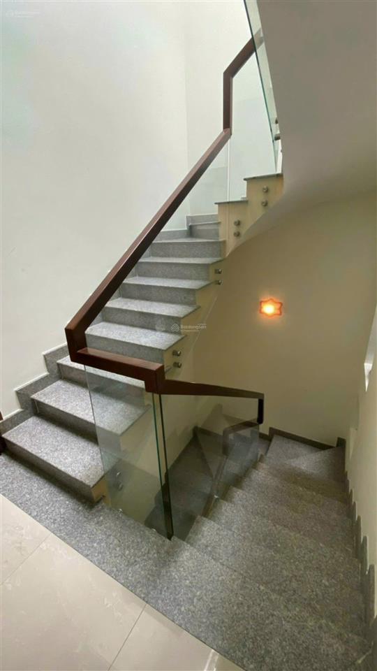 Nhà hxh minh phụng q11. dt  4 x 16m ( nở hậu 6m) . 3 tầng . giá  9.5 tỷ