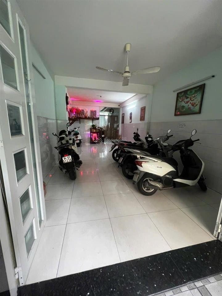 Bán nhà mặt tiền kinh doanh đường xe tải đậu trước nhà khu bình phú 1