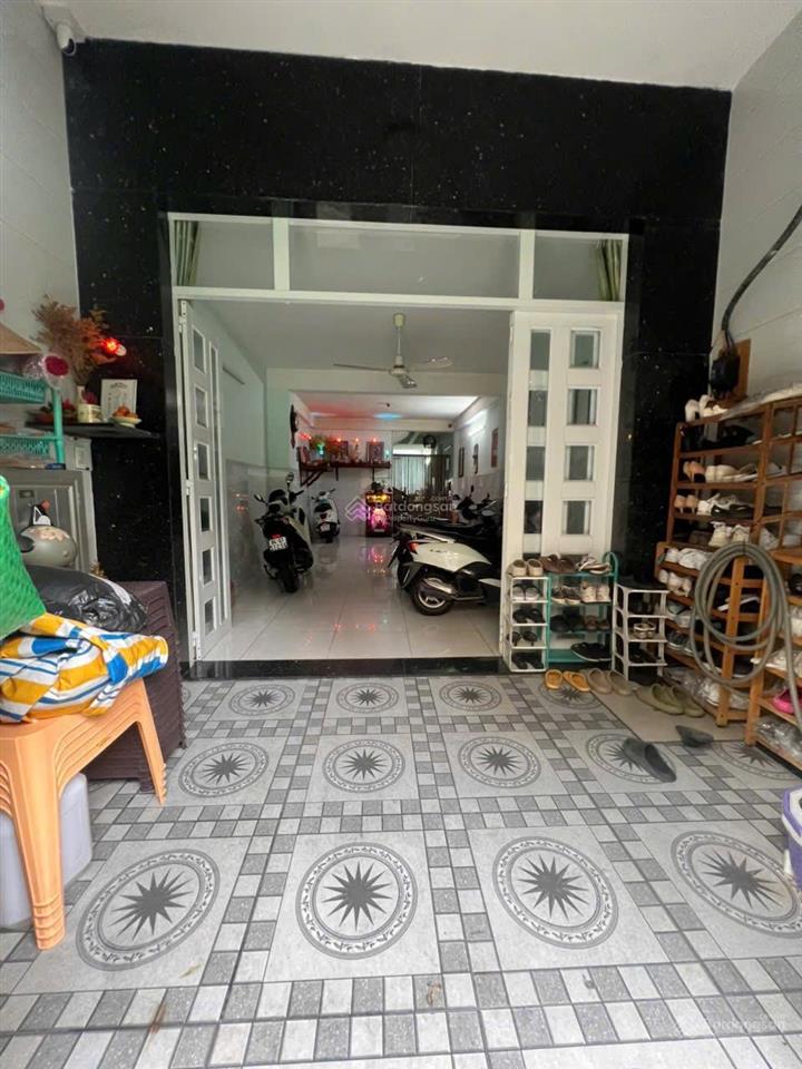 Bán nhà mặt tiền kinh doanh đường xe tải đậu trước nhà khu bình phú 1