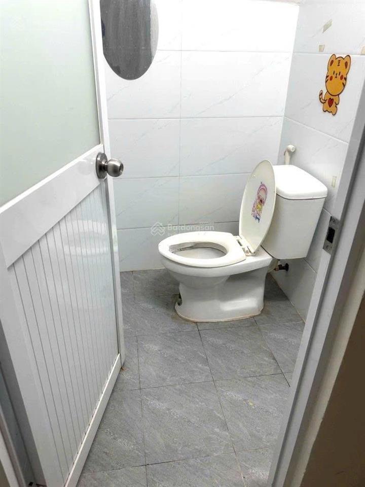 Cho thuê nhà hẻm 4 phòng ngủ đường phan văn khoẻ p5 q6