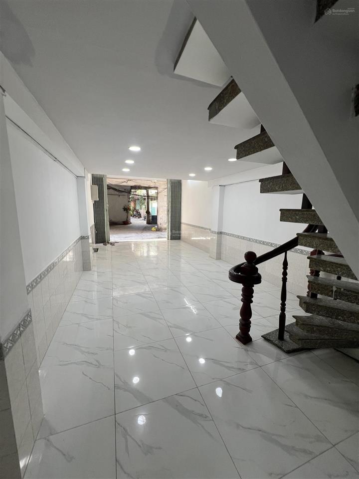 Cho thuê nhà mới sạch sẽ hẻm 4m phạm phú thứ cách mat tiền 20m