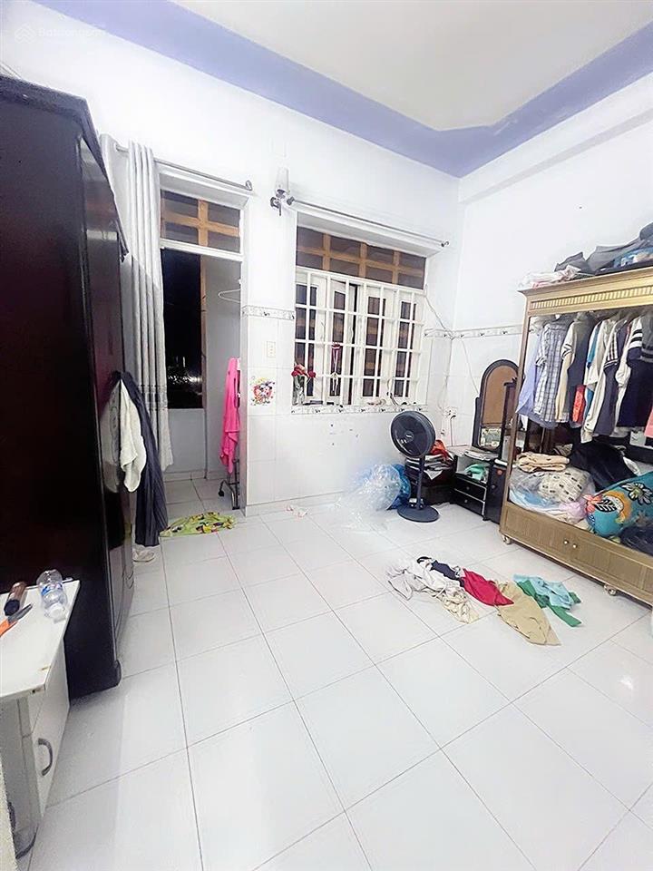 Bán nhà mặt tiền nội bộ đối diện công viên , kdc bình phú