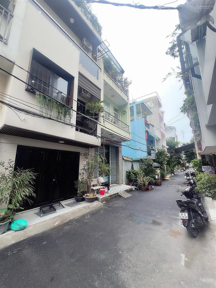 Bán nhà mặt tiền nhỉnh 6 tỷ kế công viên ds 57 kdc bình phú