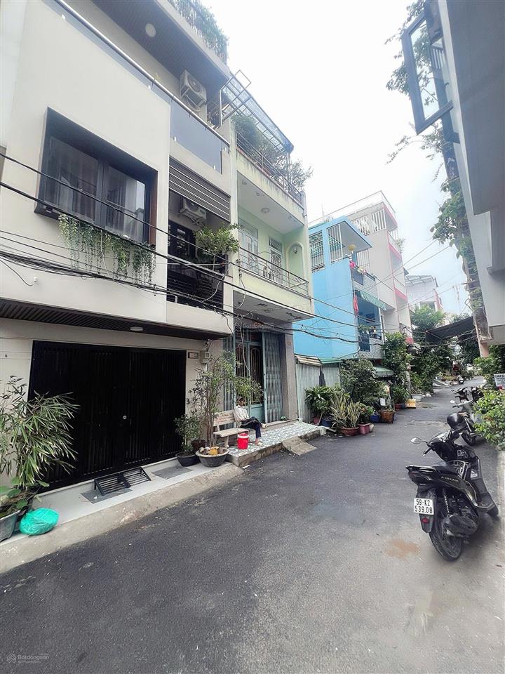 Bán nhà mặt tiền nhỉnh 6 tỷ kế công viên ds 57 kdc bình phú