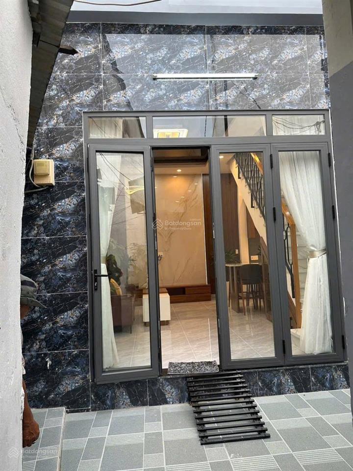 Bán nhà mới 100% thiết kế hiện đại bà hom p13 q6