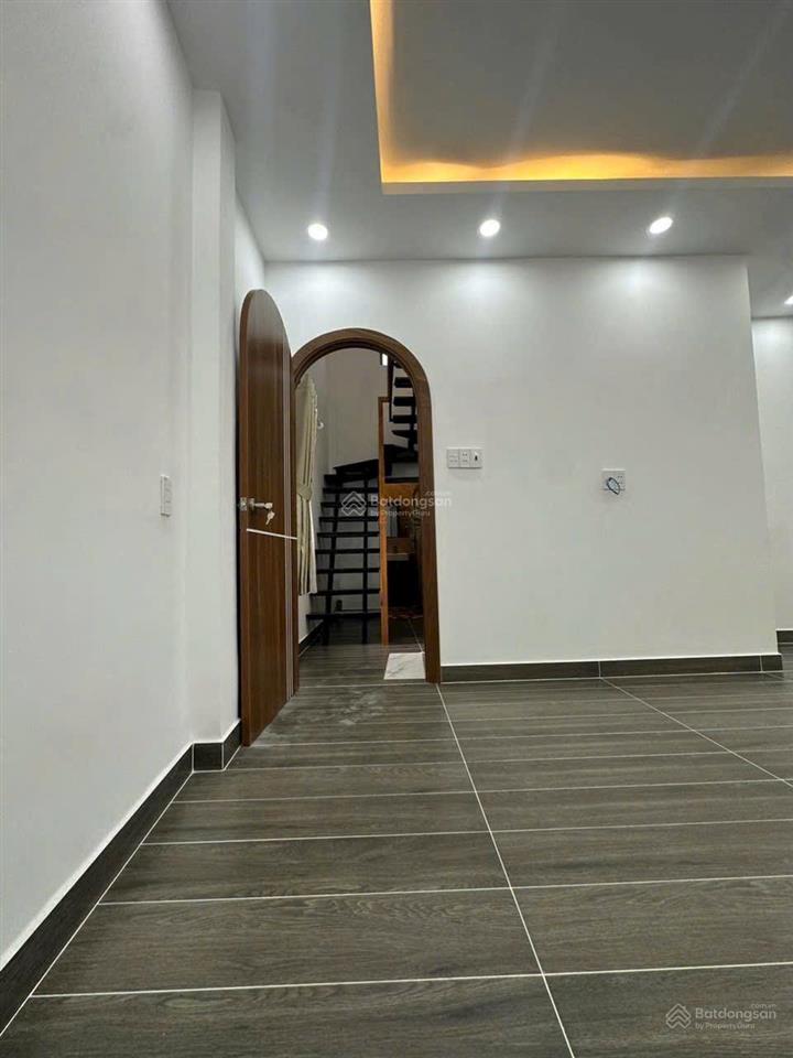 Bán nhà mới 100% thiết kế hiện đại bà hom p13 q6