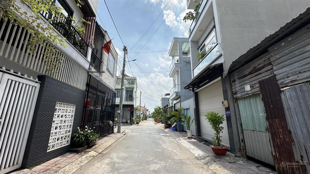 Bình chiểu tp hcm  đất 5.5 x 15m {81m2 shr full thổ cư kdc hướng đông nam  giá 4 tỷ  0983 169 ***
