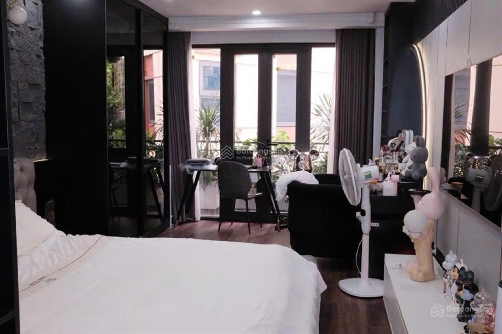 Bán nhà hoàng văn thái thanh xuân 42.3m2 5 tầng mt 3,6m 13 tỷ thang máy, ô tô đỗ cửa, tặng nội thất