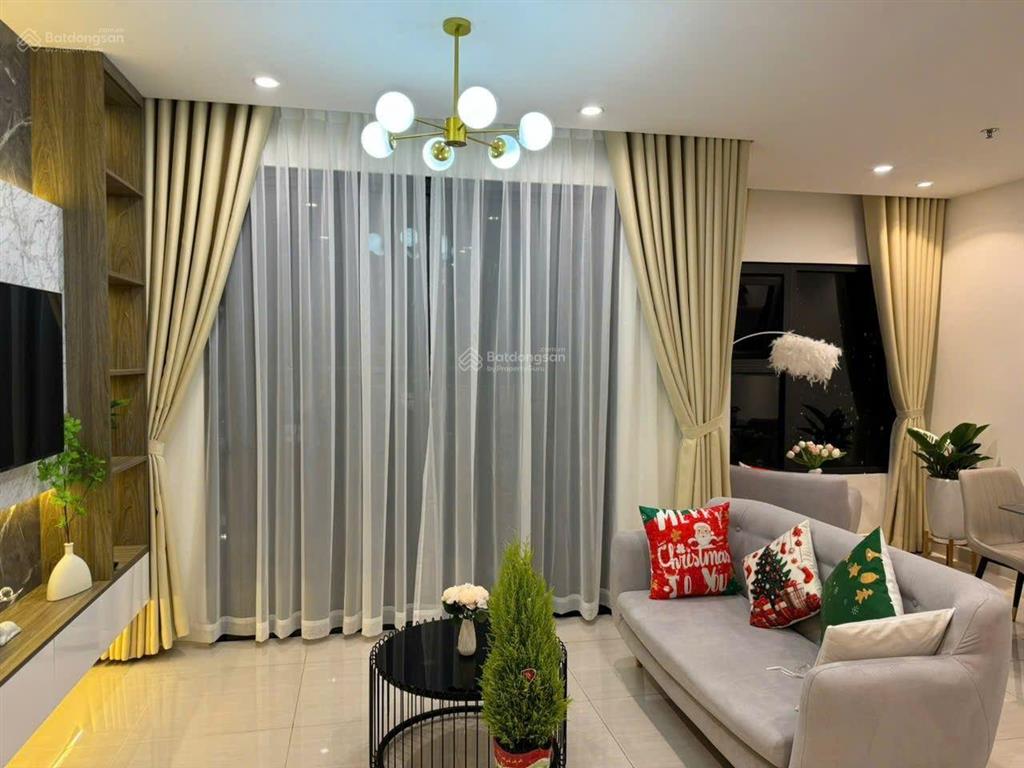Bán căn 2 phòng ngủ góc, ban công đông nam, full nội thất đẹp, giá 3.x tỷ